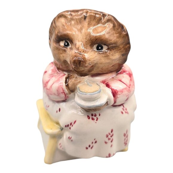Beatrix Potter's Mrs. Tiggy Winkle Takes Tea Hedgehog Figurine 1985 F. Warne - Picture 1 of 8